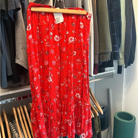 H&M Dresses & Skirts - H&M Red Floral Maxi Skirt